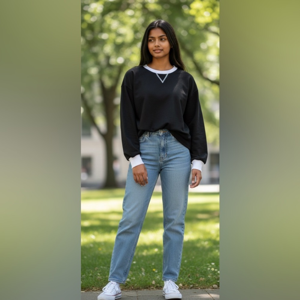 New-Small Long Sleeve Crewneck Soft 
Black &  white Classic sweatshirt